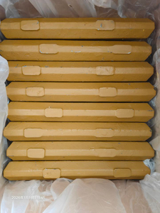 208-93-47132 Carénage latéral de protection pour godet robuste 
