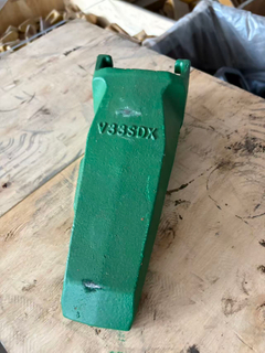 V33SDX ESCO Super V Rock Bucket dents